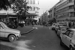 "Pfauen-Demo" - Demonstration der Bewegten für die Wiederöffnung des autonomen Jugendzentrums; Polizeibeamte stehen zum Einsatz bereit, 06.09.1980