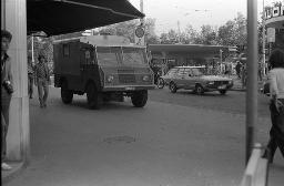 "Pfauen-Demo" - Demonstration der Bewegten für die Wiederöffnung des autonomen Jugendzentrums; Polizeifahrzeug beim Bellevue, 06.09.1980