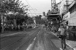 "Pfauen-Demo" - Demonstration der Bewegten für die Wiederöffnung des autonomen Jugendzentrums; Polizeibeamte gehen beim Central mit Wasserwerfern gegen die Demonstranten vor, 06.09.1980