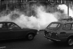 "Pfauen-Demo" - Demonstration der Bewegten für die Wiederöffnung des autonomen Jugendzentrums; es wird Tränengas eingesetzt, 06.09.1980