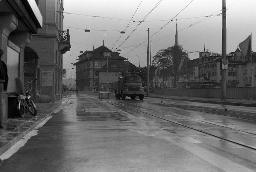 "Pfauen-Demo" - Demonstration der Bewegten für die Wiederöffnung des autonomen Jugendzentrums; Polizeifahrzeug beim Rathaus, 06.09.1980