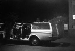 "Pfauen-Demo" - Rauch steigt aus dem Kofferraum eines Autos, 06.09.1980