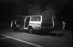 "Pfauen-Demo" - Rauch steigt aus dem Kofferraum eines Autos, 06.09.1980