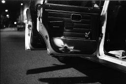 "Pfauen-Demo" - Beschädigte Hintertüre eines Autos, 06.09.1980
