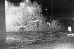 "Pfauen-Demo" - Tränengas und umgestürzter Container beim Central, 06.09.1980