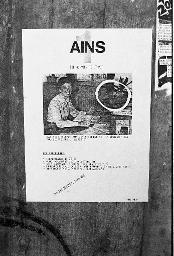 "AINS, die Schmier teilt mit ..." - Plakat an einer Mauer