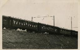"1. Landes Spartakiade Zürich" - Zug mit Beschriftung "Roter Sport Basel", 1933