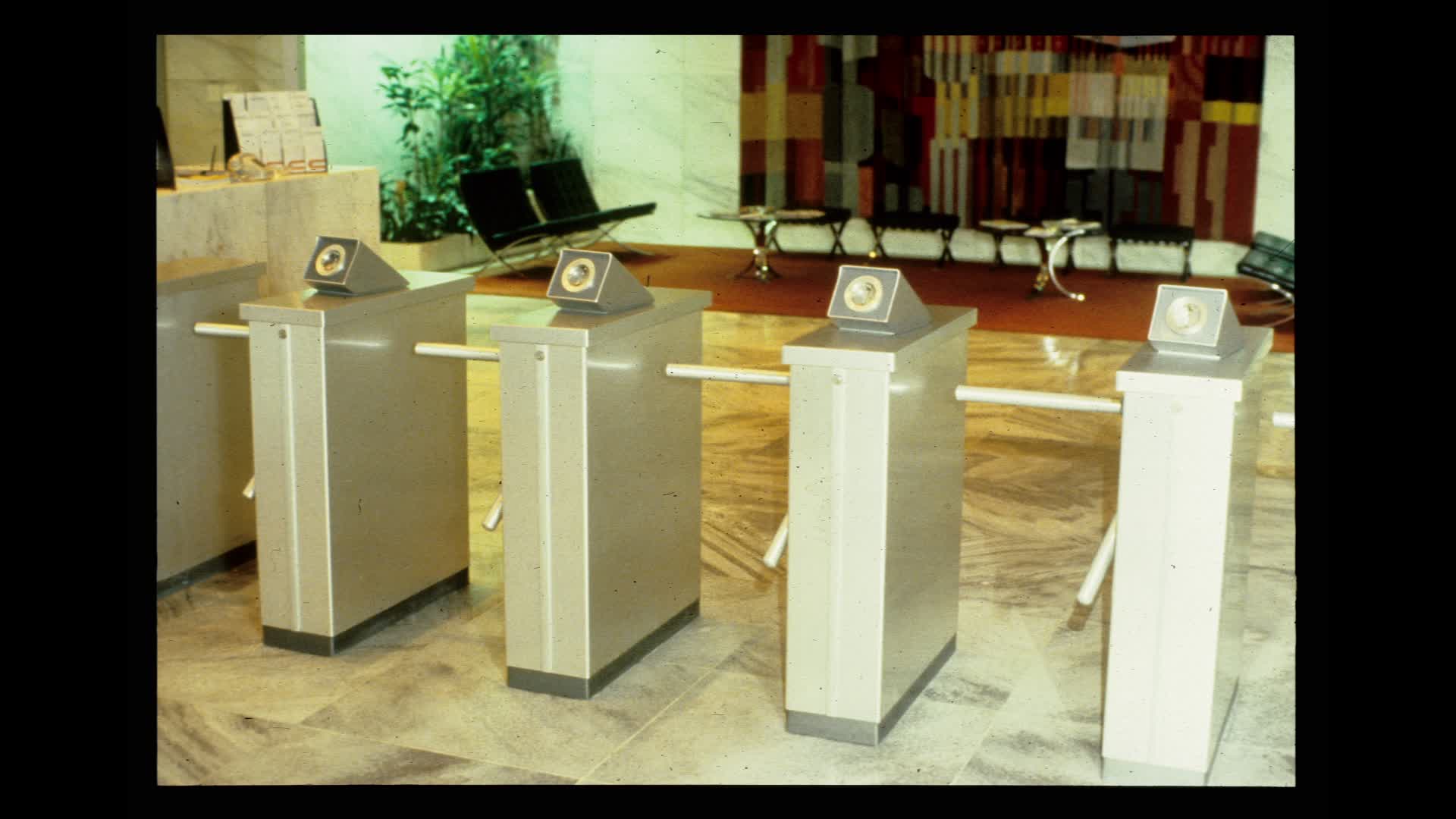 Datenschutz  (vorhanden: 54  Dias, 1 Kompaktkassette)