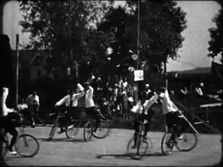 „Saalsport im Arbeiter-Touring-Bund der Schweiz ‚Solidarität‘ – Erster Teil – Bilder vom Bundes-Reigentag in Uzwil (SG)“, 1932